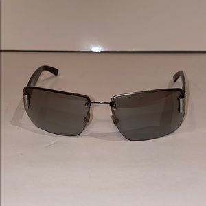 Men’s black Gucci sunglasses
